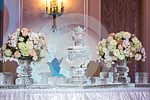 Decorations on banquet with shape cutting of blocks of ice and flowers