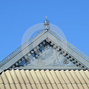 Decorative elements on ridge of roof