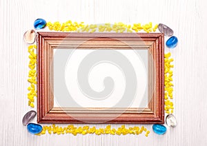 Decorative frame of dafodils