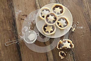 Decorative freshly baked Christmas mince pies