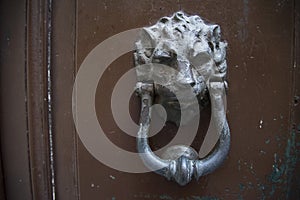 Decorative metal ring knock door