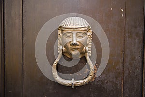 Decorative metal ring knock door