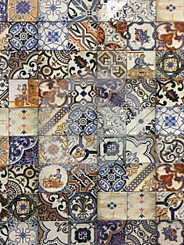 Decorative tiles with majolica patterns.