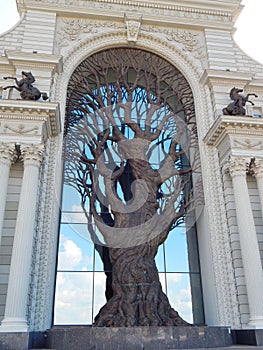 Dekorativ ein Baum auf der Fassade aus palast aus Bauern die stadt aus 