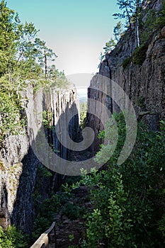 A big ravine, gap in the mountain