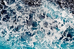 Hlboký modrý more voda sprej 