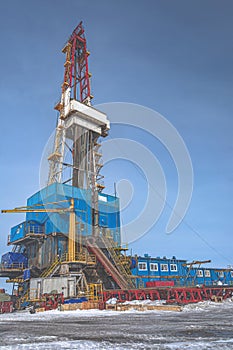 Deep drilling rig for oil and gas