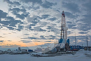 Deep drilling rig for oil and gas