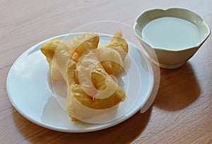 Deep fried doughs tick and soybean milk