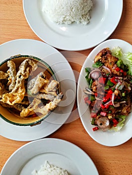 Deep-fried soft shell crab and deep-fried fish skin with salted egg yolk
