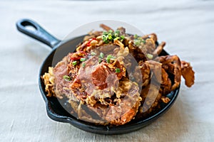 Deep fried soft shell crab with salt and chili