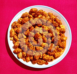 Deep-fried spicy whole peanuts