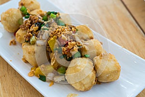 Deep fried tufu with garlic and bell peper sauce