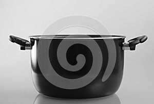 Deep pan with handles