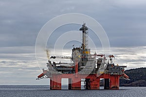 Deep water drill rig