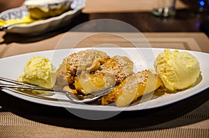 Deepfried bananas with vanilla ice cream