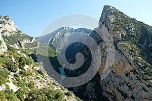 A deeply incised river valley between rocks in the Verdon Canyon