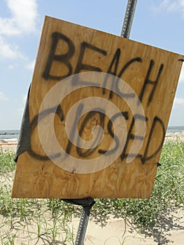 Deepwaer Horizon Beach closed sign