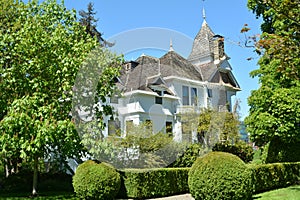 Deepwood Mansion in Salem, Oregon on a sunny day. photo