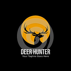 Deer hunter logo design template. vector illustration of deer head silhouette on circle, night moon concept