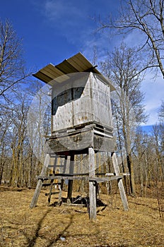 Deer stand on four posts