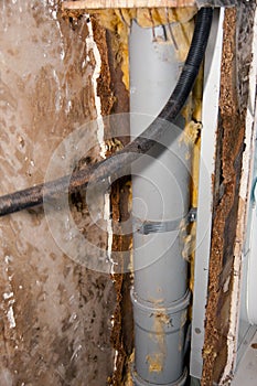 Defect insulation and molded wall