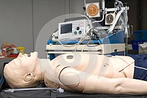 Defibrillator on a dummy for practisse