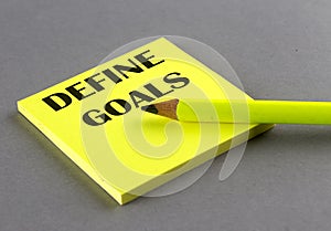 DEFINE GOALS text written on a sticky on grey background