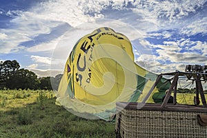 Deflating the balloon after a soft landing operation