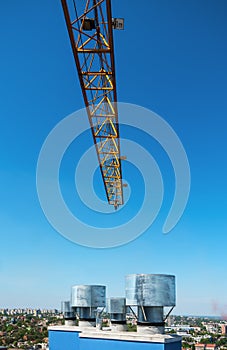 Deflectors at outlet of ventilation duct and crane jib