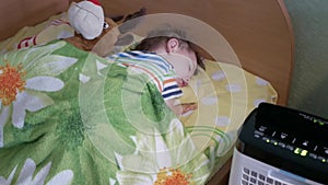 The dehumidifier works in the children's room next to the toddler's bed