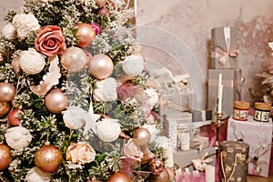 Delicate Christmas decor in white and pink