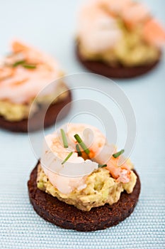 Delicious appetizer of prawns on a bed guacamole