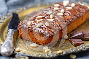 Delicious cake with peanut butter and chocolate frosting