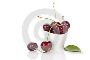 Delicious cherries in bowl.