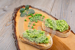 Delicious crostini with puree of raw beans and peas