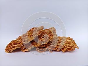 Delicious dry noodle snack with chicken flavour