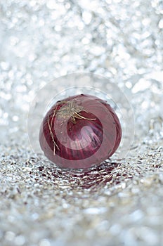 a delicious red onion over a tin paper