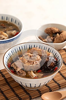 Delicious shiitake mushroom chicken soup, traditional Taiwanese soup