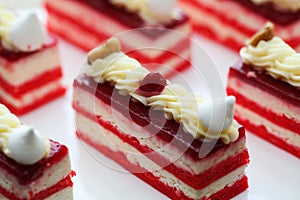 The delicious strawberry sandwich cake looks very attractive