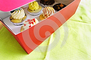 Delicious surprise!! 6 gourmet cupcakes in box