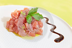 A delicious tartare of fresh Mediterranean tuna. Seasoned with extra virgin olive oil and parsley