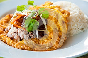 Delicious Thai food : Hot rice with omelet