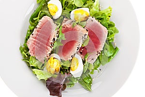 Delicious tuna steak with fresh green salad