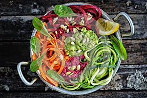 Delicious vegetable noodles with guacamole