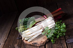 Delicious white asparagus