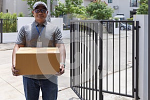 The delivery man carried the box to the front of the house. Online Selling and Shopping Ideas. Ecommerce dropshipping service