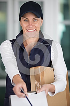 delivery woman passing paperwork for consignee signature