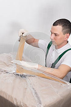 The delivery worker attaches a cover sheet with the order number before shipment