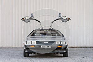 DeLorean DMC-12 car